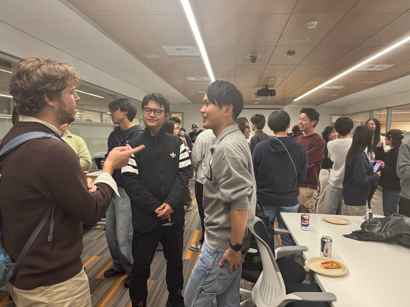 UCサンディエゴの学生と交流するFGL参加学生